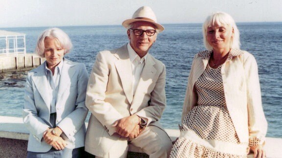 Erich und Margot Honecker mit Vera Oelschlegel auf der Schwarzmeer-Halbinsel Krim.
