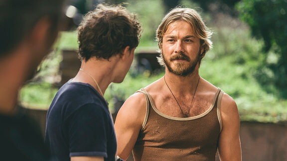 Ed (Jonathan Berlin) und Kruso (Albrecht Schuch) (v.l.)