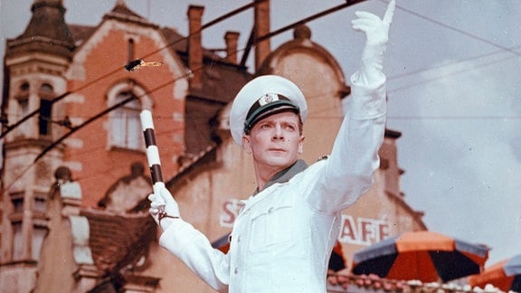 Polizeiwachtmeister Bachmann (Rolf Herricht) 