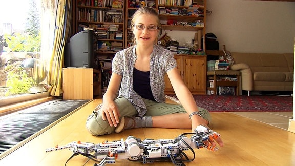 Theresa möchte Roboterentwickler werden. Sie hat sogar schon erste eigene Roboter gebaut.