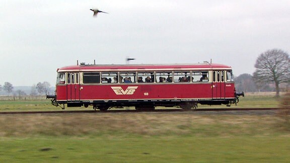 Der Moor-Express fährt als Touristenattraktion durch das Teufelsmoor.