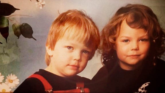 Sie kamen am Tag des Mauerfalls zur Welt: Annemarie und Anika, am 9.11.1989 als zweieiige Zwillinge in der DDR geboren.