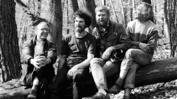 1987 - Breitefenn, Succow, (zweiter von rechts) mit seinen Freunden Hannes Knapp, (3. v.r.), Lebrecht Jeschke (1.v.r.)