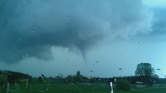 Ein Tornado in der Kleinstadt.