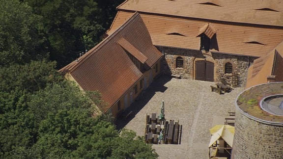Die Burg Rabenstein ist eine hochmittelalterliche Burg südlich des Dorfes Raben. Sie wurde zwischen 1209 und 1212 erbaut.