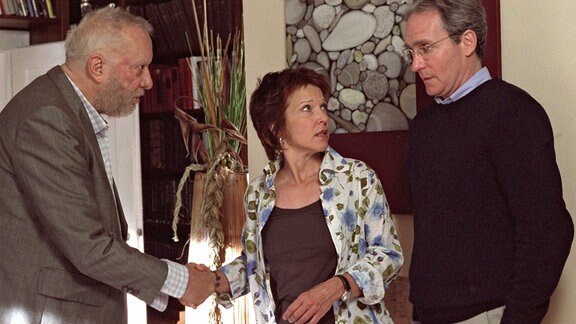 Frank (August Zirner), seine Frau Elisabeth (Eva Kryll) und Gustav (Heinz Baumann)