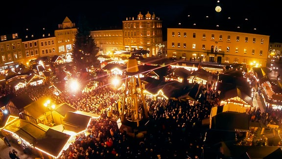 Weihnachtsmarkt bei Nacht