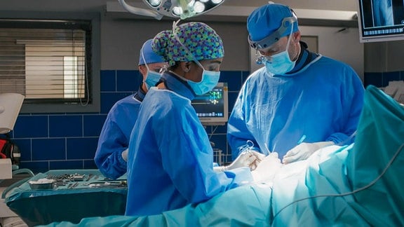 Ärzte bei einer Operation