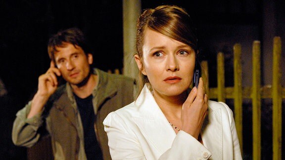 Max (Oliver Mommsen) hat seine Frau Eva (Stefanie Stappenbeck) bei einer Lüge ertappt.