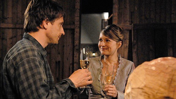 Eva (Stefanie Stappenbeck) möchte mit Max (Oliver Mommsen) ihren beruflichen Erfolg feiern.