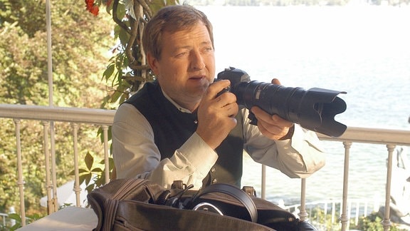 Wanner (Maximilian Krückl) betätigt sich als Sherlock Holmes vom großen See.