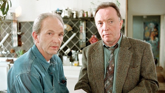 Paul Winter (Michael Gwisdek) und Kommissar Ehrlicher (Peter Sodann).
