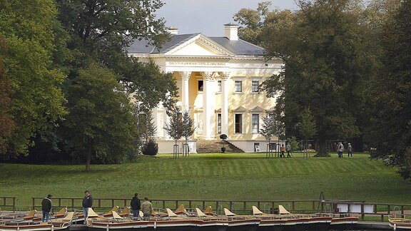 Blick auf das Schloss im Wörlitzer Park