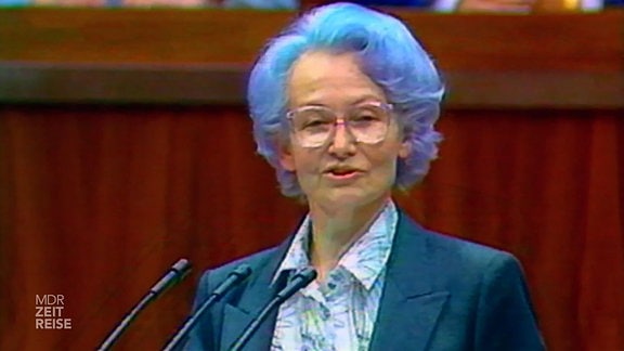 Margot Honecker vor der Volkskammer