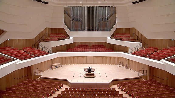 Blick in den Großen Konzertsaal des Dresdner Kulturpalasts 