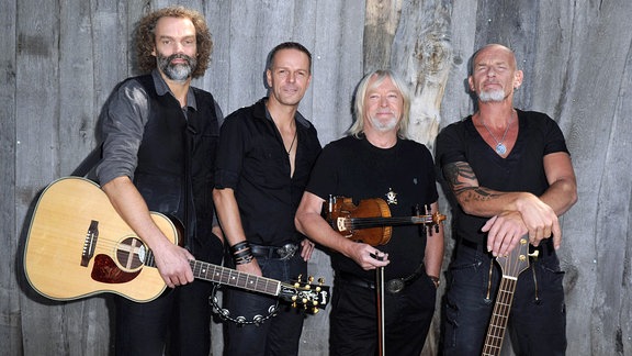 Die Band ''Santiano'' posiert für ein Foto.