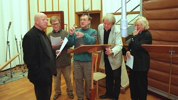 Jürgen Holtz, Beyer, Jaecki Schwarz, Peter Fricke (v.l.) bei Aufnahmen zum Hörbuch "Der Meister und Margarita"