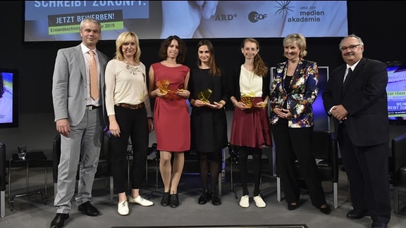 (v. l.n. r.) Harald Brendel (ARRI Cine Technik), Anja Koebel (Moderatorin), Silvia Santano (1. Preis), Verena Ecker (2. Preis Andrea Burget (3. Preis), Prof. Dr. Karola Wille (MDR), Nawid Goudarzi (rbb)