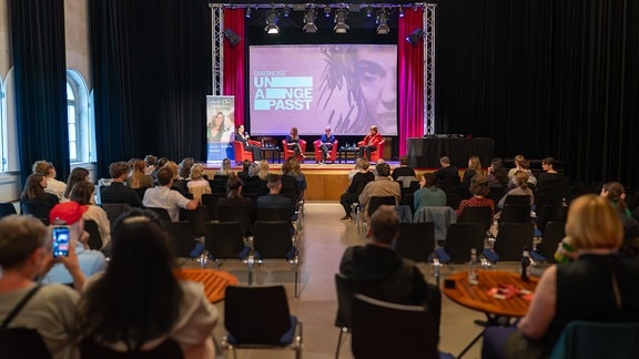 Dialogveranstaltung zu "Diagnose: Unangepasst. Der Albtraum Tripperburg" im Puschkinhaus Halle