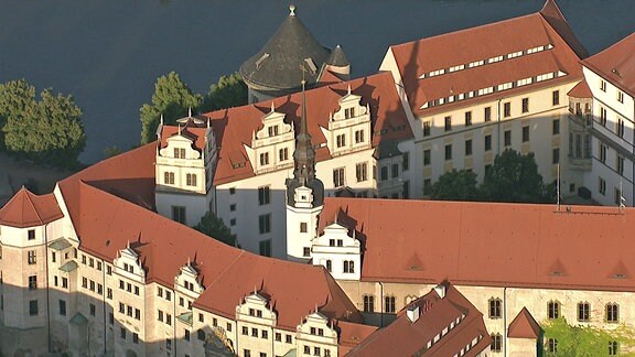 Auf Schloss Hartenfels lustwandelten blaublütige Damen und Herren aus höchsten Regierungskreisen. Dass es zu einer der modernsten und imposantesten Schlossanlagen Europas avancierte, ist diesem Herrn zu verdanken: Johann Friedrich dem Großmütigen.