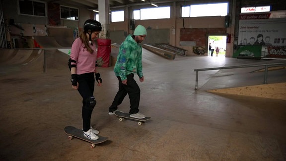 Zwei beim Skateboard-Kurs in der Bretterbude Gotha