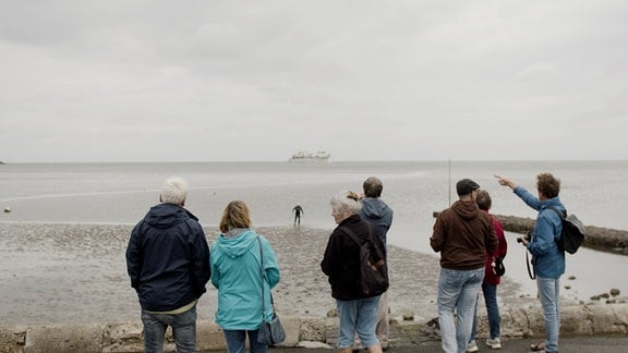 Nach 1083 Kilometern hat Prof. Andreas Fath von der HFU heute sein Projekt PureElbe in Cuxhaven beendet: Extremsport, der auf Gewässerschutz aufmerksam machen soll. 