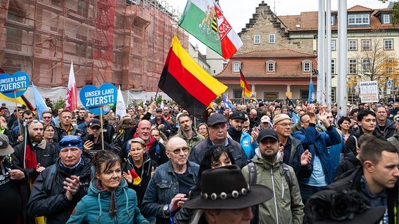 Demonstration der AfD unter dem Motto: Der Osten steht zusammen in Erfurt.