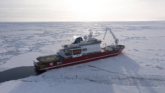 Forschungsschiff SA Agulhas II auf der Suche nach der Endurannce im Weddelmeer