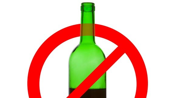 Weinflasche mit Verbotszeichen