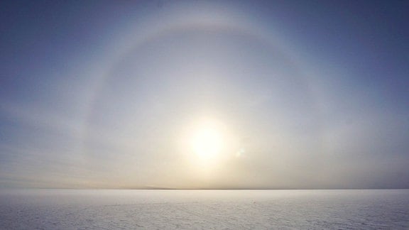 Brennende Sonne über der Antarktis