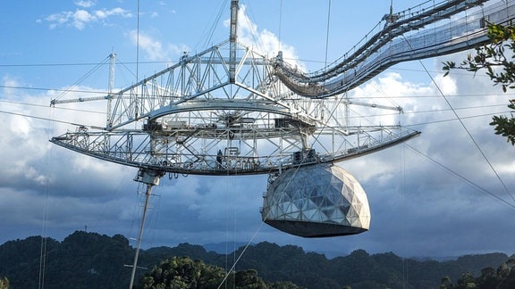 Reflektor des Radioteleskops des Arecibo-Observatoriums
