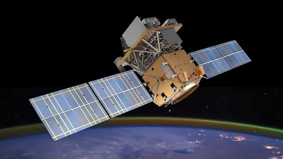 Eine künstlerische Darstellung der chinesischen Raumsonde ASO-S, die die Sonnne aus der nahen Erdumlaufbahn beobachten soll. Die untere Bildhälfte zeigt einen Ausschnitt der Erde mit ihrer Atmosphäre, oben sieht man das Schwarz des Weltalls. Im Vordergrund erstreckt sich die Raumsonde.