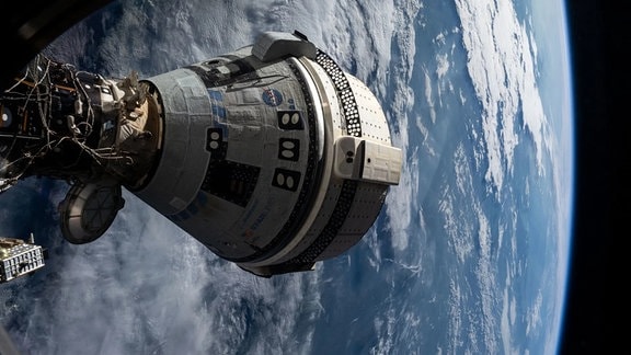 CST-100 Starliner an der ISS