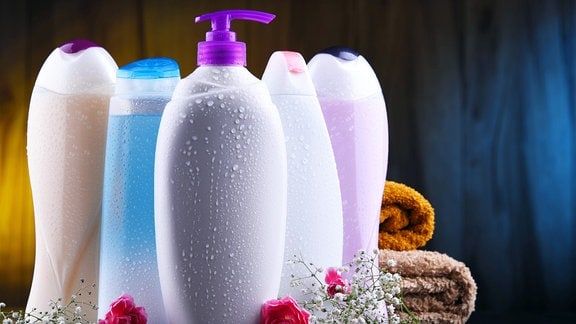 Plastikflaschen für Körperpflege- und Schönheitsprodukte.