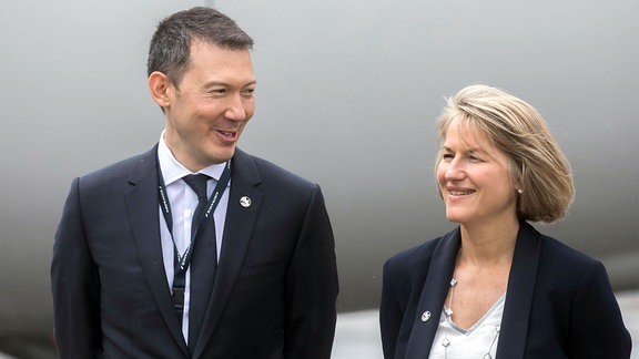 KLM Chief Executive Officer Benjamin Smith im Gespräch mit Air France CEO Anne Rigail 