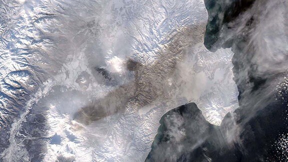 December 24, 2017 - Kamchatka Peninsula, Russia - Bezymianny Vulkan