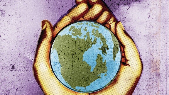 Hände halten Globus