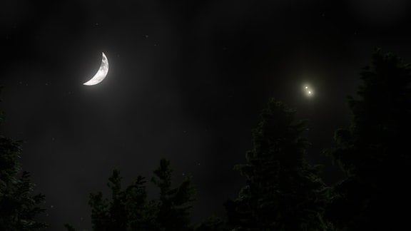 Mondsichel, Saturn und Jupiter am Abendhimmel. Künstlerische Nachbildung.