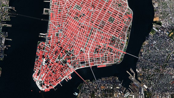 Südteil von Manhattan (New York) mit eingezeichneten Straßen (weiß) und Dächern (rot)