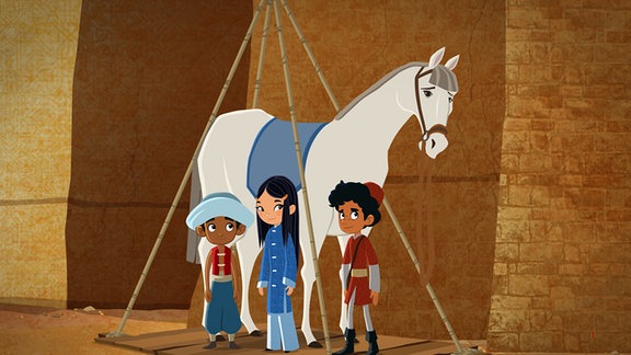 Luigi, Marco und Shila mit einem Pferd auf einem Aufzug stehend
