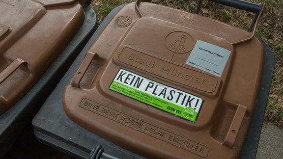 Biotonne mit der Aufschrift kein Plastik.