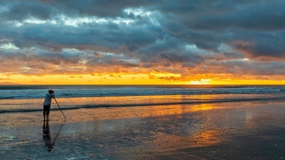 Waihi Beach in Neuseeland bei Sonnenuntergang