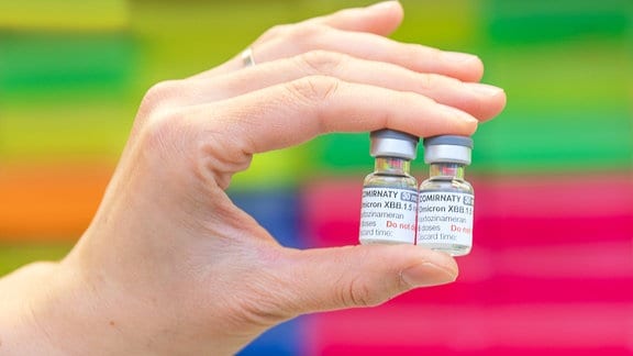 Wirksamkeit bestätigt: der an die Omikron-Variante XBB.1.5 angepasste Corona-Booster-Impfstoff von Biontech.