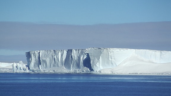 Eislandschaft des Brunt-Eisschelf in der Antarktis