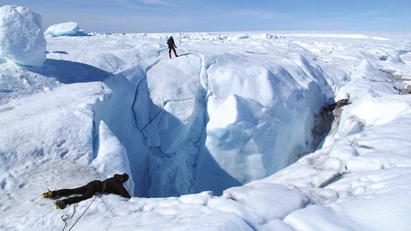 Menschen auf einem Gletscher