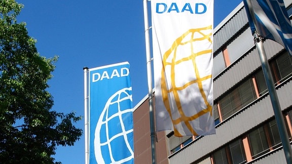 Fahnen vom Deutscher Akademischer Austauschdienst, DAAD 