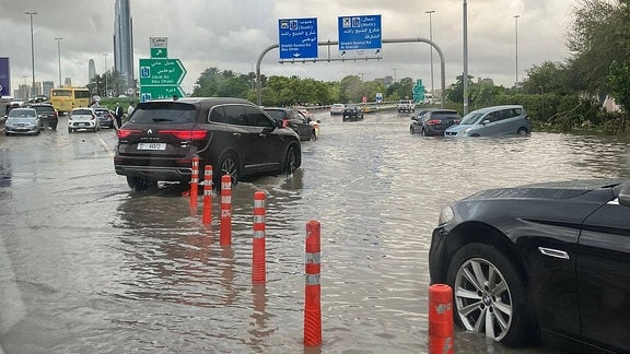 Überschwemmte Straßen in Dubai.