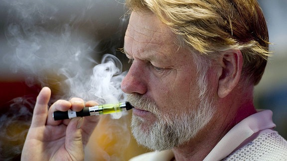 E-Zigaretten fördern gefährliche Infektionen im Mund