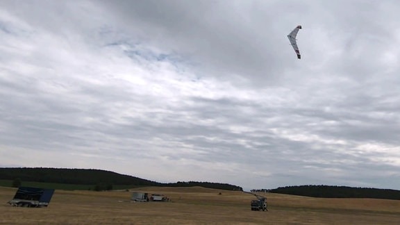 Ein Drachen zur Windkraftgewinnung der Firma EnerKite beim Testflug