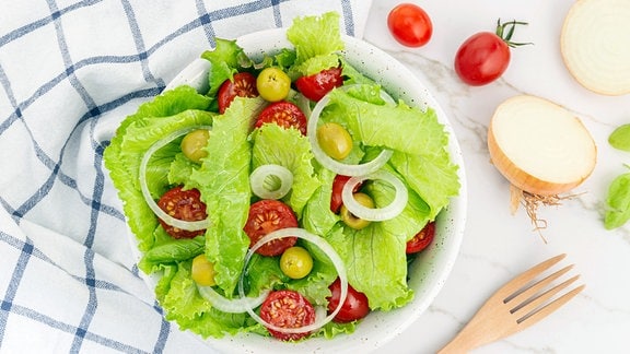 Salat auf Teller